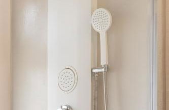 Scenic Home with Panoramic Sea & Mountain Views in São Vicente - Foto 14