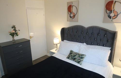 Cozy 3 Bedroom Home with Garden & Free Parking - Milton Keynes - Foto 4