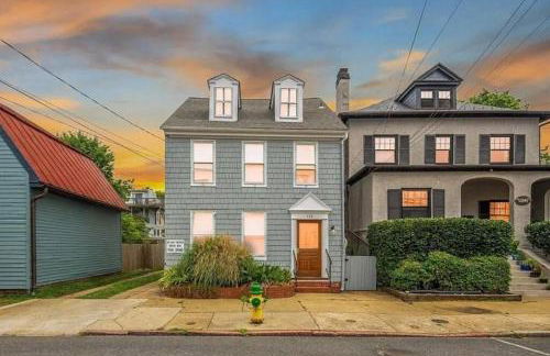 Annapolis Escape Steps to Harbor backs to Gate 1 - Foto 1