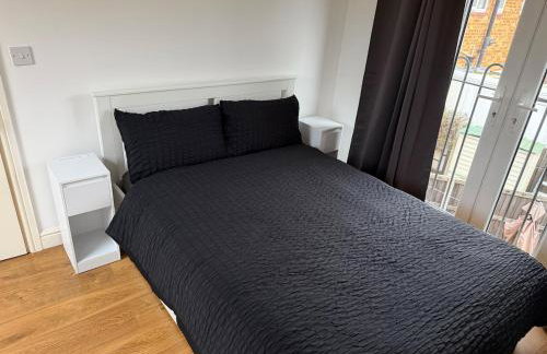 Entire 2 Bed House in London Area - Parking - Sleeps 5 - Foto 15