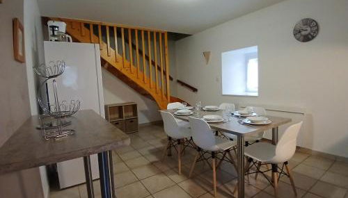 Maison ancienne rénovée avec terrasses, jusqu'à 6 personnes, La Gaubretière - FR-1-426-154 - Foto 2