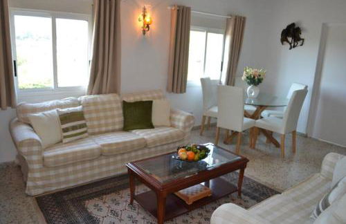 Fabulous refurbished apartment above private villa - Foto 17