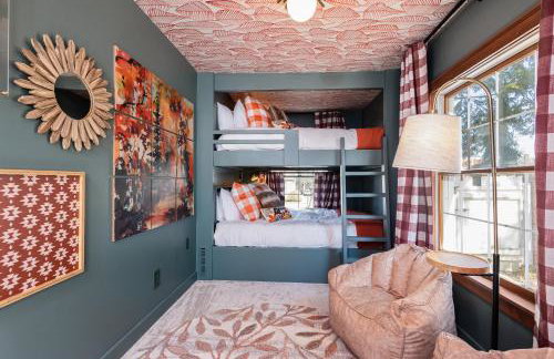 Hoosier Memories - Firepit, Pool Table, Steps to Campus - Photo 9