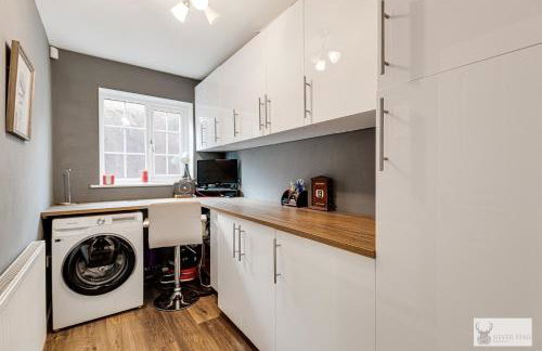 Silver Stag Properties Large 4 bed Property - Photo 35