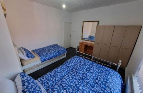 2 Bedroom House Perfect for Family Work Stays Easy Access to Manchester Oldham - Foto 8