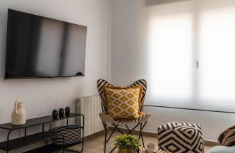 tuGuest Station with Parking - Photo 9