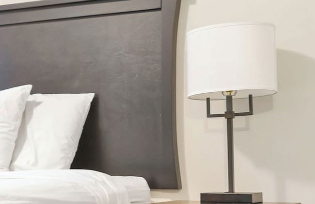 3BR Lakeside Penthouse Retreat - Photo 7