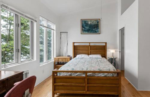 Cottage with Private Lake Access! Short distance to town - Foto 11