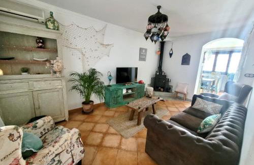 GATU PREMIUM Villa Lurberri piscina privada, 4 dormitorios, 2 baños, parking , jardines, " Preferente mayores de 25 años y familias " ín y barbacoa - Foto 7