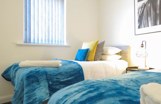 Tudors eSuites Birmingham House with Private Garden Free Parking - Foto 5