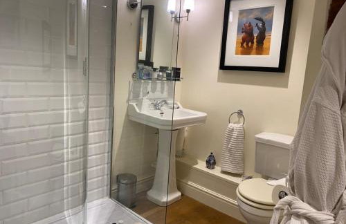 Upper House Stunning Country Home - Photo 39