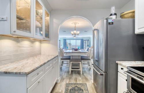 Oceanfront Elysium with a pool - Photo 8