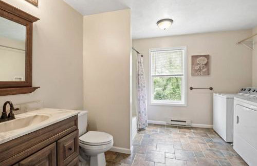 Hot Tub! LRG Home! Sleeps 22!Near Ithaca! Dogs OK - Foto 10