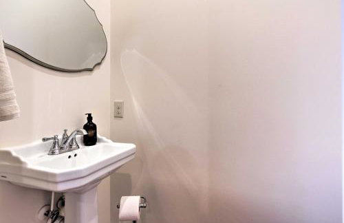 Luxe Fairhope Home with Covered Patio Walk to Bay - Foto 25