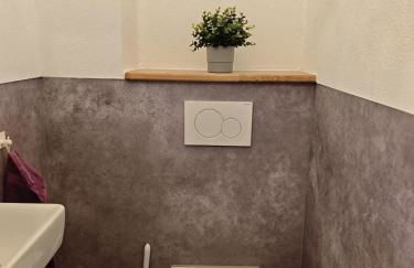 Ferienhaus Wintergarten für 8 Gäste und 2 Hunde in der Eifel mit toller Aussicht, Kamin und Garten - Foto 24