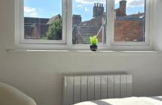 Salisbury City Centre 2-Bedroom Serviced Accommodation-Apartment - PennyVille - Foto 14