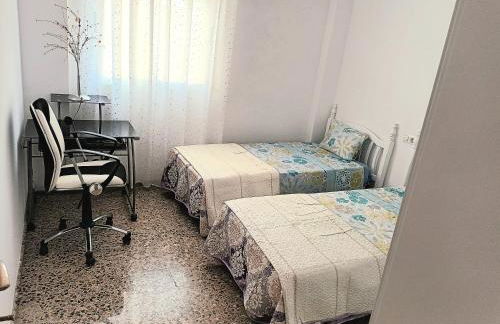 Piso amplio de 3 habitaciones, calefacción, ascensor y parking - Foto 8