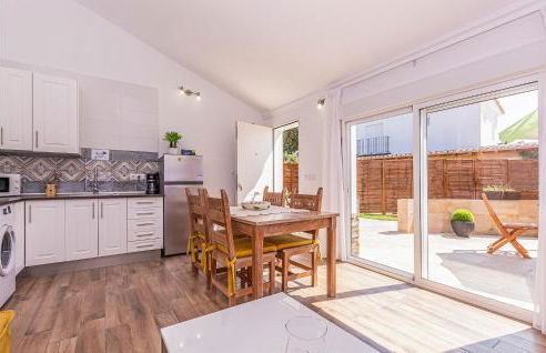 Gorgeous Home In Mezquitilla With Wifi - Photo 4