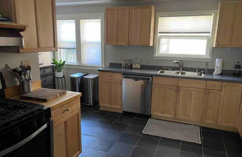 Beautiful Luxury Suite B of Shorewood Home - Foto 13