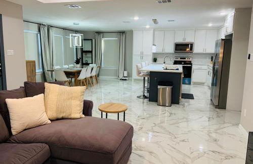 Family Modern Comfy Home in DFW - Foto 30