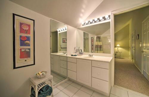 Lakefront Bolton Retreat with Balcony and Views! - Foto 25