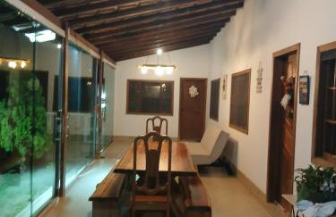 Linda casa com piscina, quiosque e churrasqueira a 150 metros da praia - Foto 17