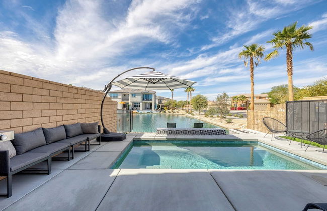 Lakefront w/ Private Pool, Great for Festival Season Lago Luxe by Avantstay - Foto 32