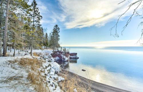 Waterfront Lake Superior Cabin Fire Pit and More! - Foto 32