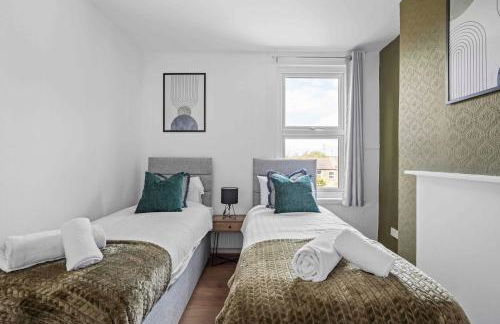 Parea Living - Hackney, 4-Bedroom Victorian House w Big Garden - Foto 18