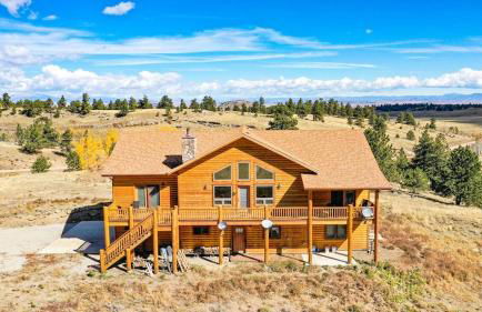 New! Beautiful, Spacious Modern Home on a Large Acreage - Peaks & Prairies Retreat - Foto 4