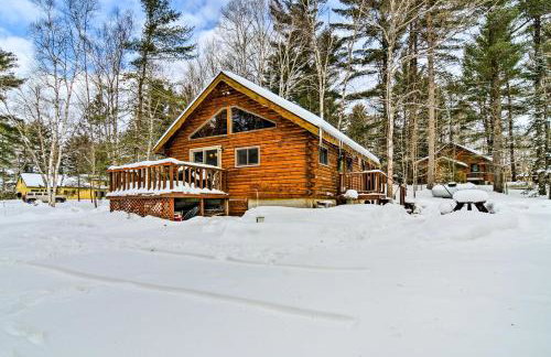 Cozy Manistique Cabin with Deck, Grill and Fire Pit! - Foto 27