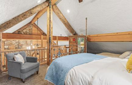 OVER THE RIVER AND THROUGH THE WOODS - Foto 18