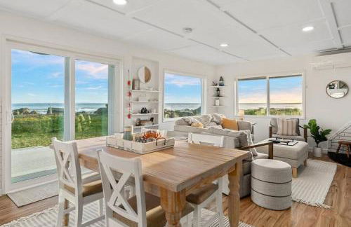 Cozy Coastal Getaway • Panoramic Ocean Views - Foto 1