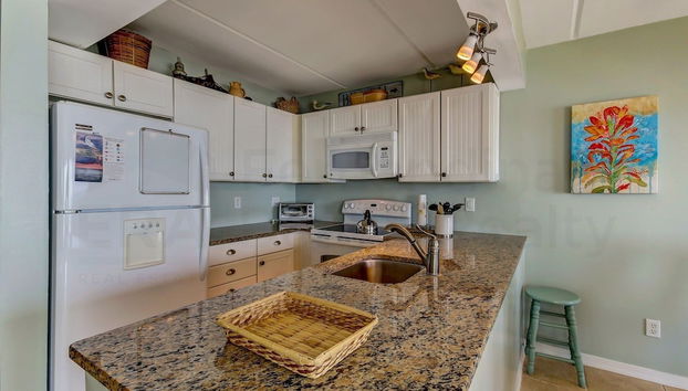 End Unit Oceanside Condo with Spectacular Ocean View from Living Area by RedAwning - Foto 5, Cocina privada