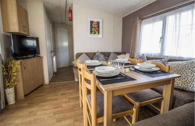 Caravan - Sleeps 10 - Pet Friendly - Parking - Photo 8