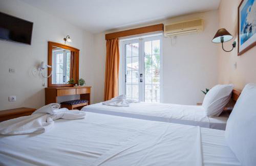 Vivian Hotel - Photo 54