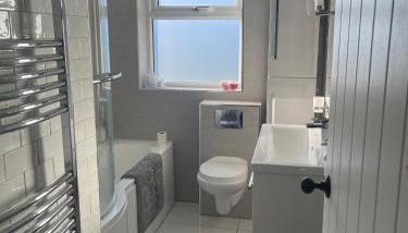 Modern Luxe Maisonette Near Station With Free Parking - Foto 3