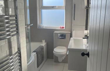 Modern Luxe Maisonette Near Station With Free Parking - Foto 3