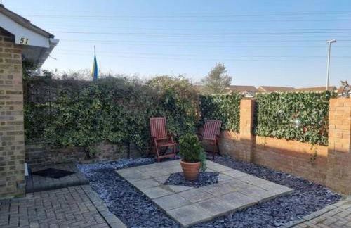 Holes Bay Nature Reserve, Poole, right next to the Water - Photo 6