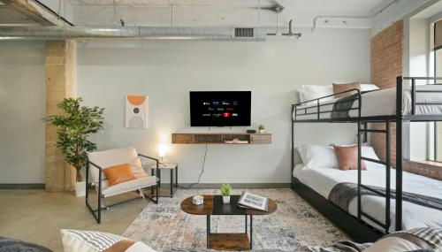 Stunning Downtown Apartment with Pool, Laundry, Parking - Foto 3