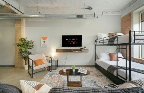 Stunning Downtown Apartment with Pool, Laundry, Parking - Foto 3