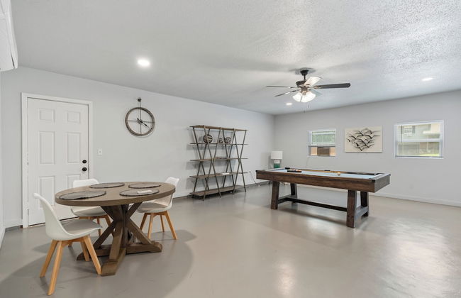 Spacious 8BR Modern Retreat Pool Table RV - Photo 32