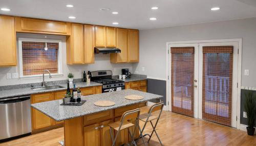 Spacious 3BR w/ Large Backyard | Near SF & OAK - Foto 2, stove, dishwasher