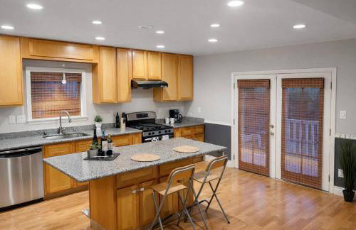 Spacious 3BR w/ Large Backyard | Near SF & OAK - Foto 2