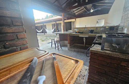 Casa Enorme para 12 pessoas, 4 suites e um fundo com 18mil metros de mata e um pier no rio que sai para o mar-Internet 100MB - Photo 2