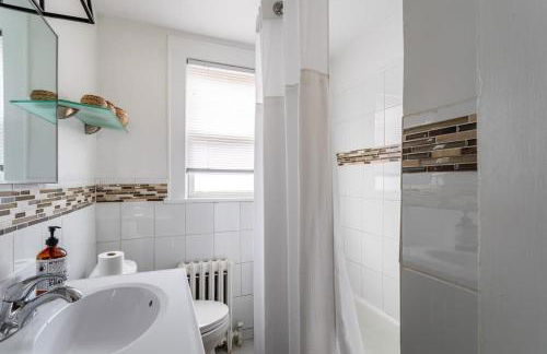 Bella room near downtown Train I-95 & beaches - Foto 13