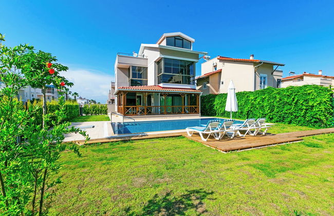 Paradise Town Villa Estella - Photo 1