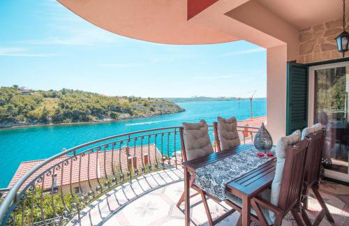 Apartments Mali Dvor Novigrad - Photo 1