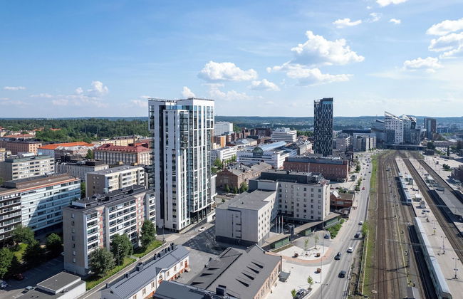 New 1BR Home with Balcony next to Railway Station - Foto 25