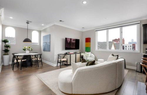 Lumber Barons Detroit Brush Park Penthouse 3BR 2 Kings 1 Queen 2 Baths 1 Car Garage - Photo 2